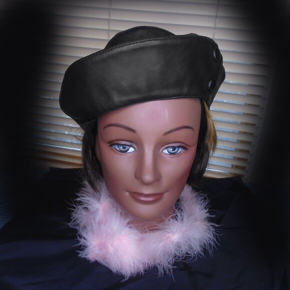 Black Beret in Vegan Leather - Military Vibe - Picture 3 of 8